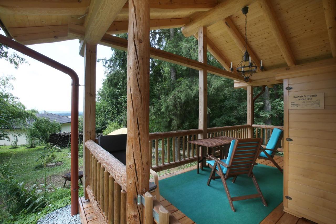 Blockhaus Chalet Mit Beheizbarem Badefass Und Infrarotsauna Auf Der Terrasse Oberschützen Exterior foto